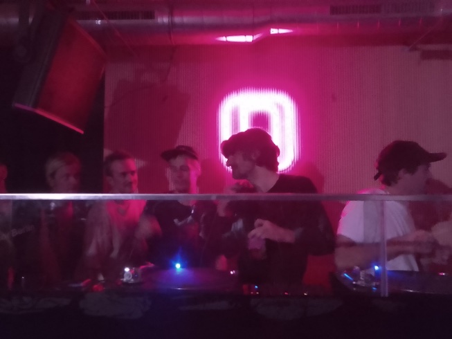 Onur Özer en la fiesta del colectivo donostiarra I.D en el Dabadaba.